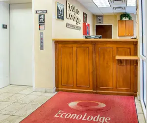 Photo 4 - Econo Lodge