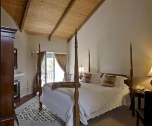 Photo 5 - Merritt House Hotel