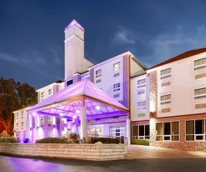 Photo 2 - Best Western Plus Sandusky Hotel & Suites