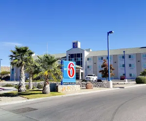 Photo 2 - Motel 6 Las Cruces, NM - Telshor