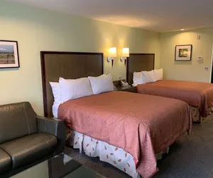 Photo 5 - Best Western Snowcap Lodge