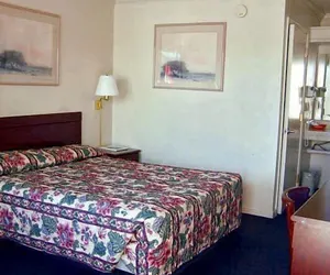 Photo 5 - Economy Inn Monterey