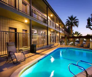 Photo 2 - Granada Inn