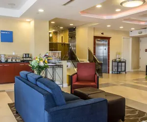 Photo 5 - Comfort Inn & Suites LaGuardia Airport