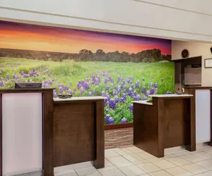 Photo 5 - La Quinta Inn & Suites by Wyndham Kerrville
