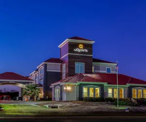 Photo 2 - La Quinta Inn & Suites by Wyndham Kerrville