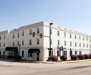 Photo 2 - Inn on the Square, an Ascend Collection Hotel