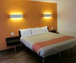 Photo 2 - Pacific Inn