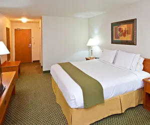 Photo 4 - Holiday Inn Express Hotel & Suites by IHG
