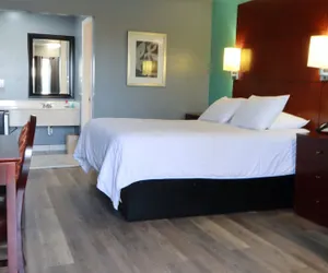 Photo 2 - America's Best Value Inn & Suites Blytheville by Sonesta