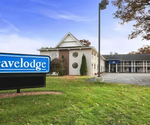 Photo 2 - Travelodge by Wyndham Traverse City MI