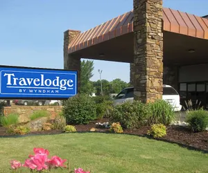 Photo 2 - Travelodge by Wyndham Coffeyville