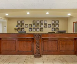 Photo 4 - Best Western Plus Monica Royale Inn & Suites