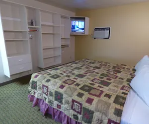 Photo 5 - Coronada Inn and Suites
