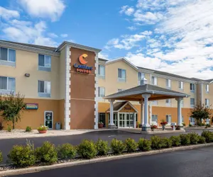 Photo 2 - Comfort Suites Escanaba