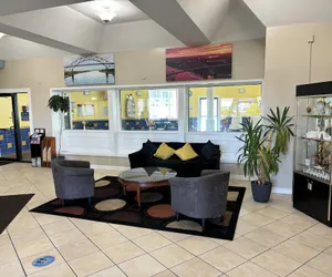 Photo 2 - Admiralty Inn & Suites - a Red Collection Hotel