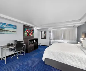 Photo 5 - Admiralty Inn & Suites - a Red Collection Hotel