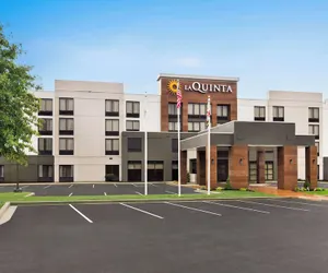 Photo 2 - La Quinta Inn & Suites by Wyndham Newark - Elkton