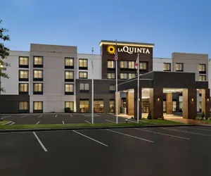 Photo 2 - La Quinta Inn & Suites by Wyndham Newark - Elkton