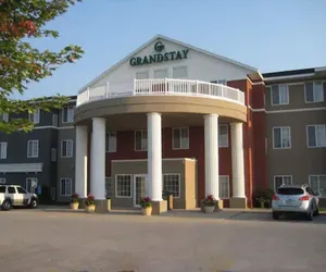 Photo 2 - GrandStay Hotel & Suites