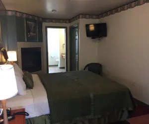Photo 5 - Holland Inn & Suites