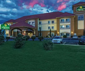 Photo 2 - La Quinta Inn & Suites by Wyndham Deming