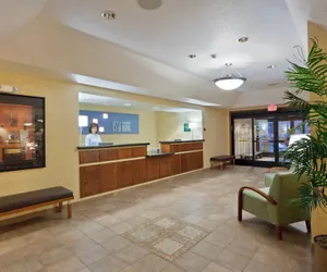 Photo 3 - Holiday Inn Express Kansas City - at the Legends, an IHG Hotel