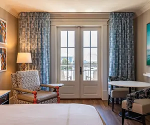 Photo 5 - The Pearl Hotel