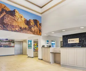 Photo 3 - Clarion Pointe Sioux Falls Airport