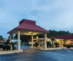 Photo 2 - Super 8 by Wyndham Hardeeville/Savannah North