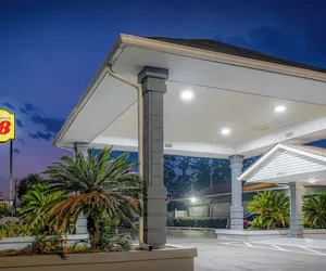 Photo 2 - Super 8 by Wyndham Hardeeville/Savannah North