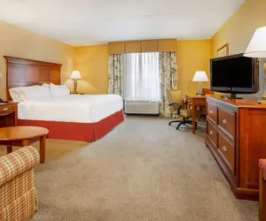 Photo 5 - Holiday Inn Express & Suites Bloomington by IHG