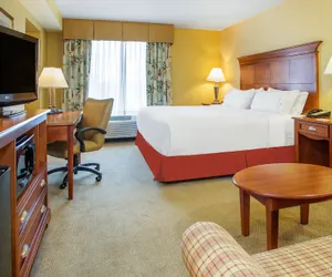 Photo 5 - Holiday Inn Express & Suites Bloomington, an IHG Hotel