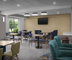 Photo 3 - Hampton Inn Lenoir City