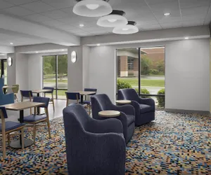 Photo 2 - Hampton Inn Lenoir City