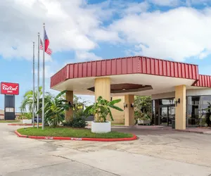 Photo 2 - Red Roof Inn La Marque