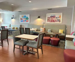 Photo 4 - Hampton Inn & Suites Lathrop