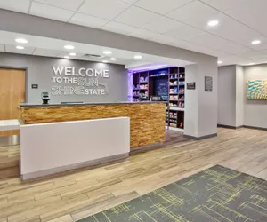 Photo 3 - Hampton Inn & Suites Tampa East (Casino Area)