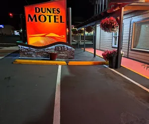 Photo 2 - Dunes Motel