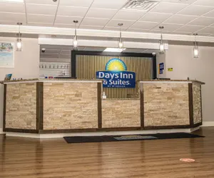 Photo 3 - Days Inn and Suites by Wyndham Hammond, IN