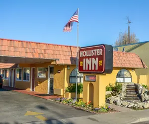 Photo 2 - Hollister Inn