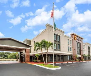 Photo 2 - La Quinta Inn & Suites by Wyndham St. Petersburg Northeast