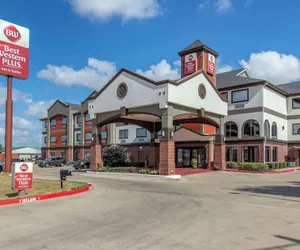 Photo 2 - Best Western Plus Victoria Inn & Suites