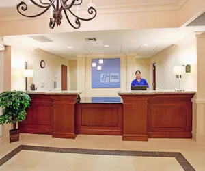 Photo 3 - Holiday Inn Express Hotel & Suites Camden-I20 (Hwy 521) by IHG