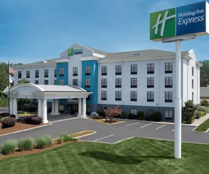 Photo 2 - Holiday Inn Express Knoxville-Strawberry Plains, an IHG Hotel