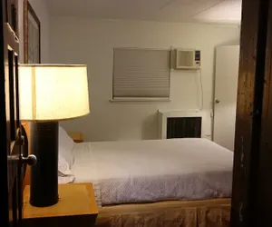 Photo 2 - Greenview Inn Riverhead