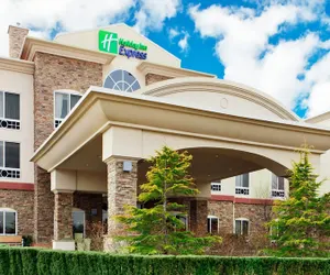 Photo 2 - Holiday Inn Express Hotel & Suites Long Island-East End, an IHG Hotel