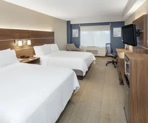 Photo 5 - Holiday Inn Express Hotel & Suites Long Island-East End, an IHG Hotel