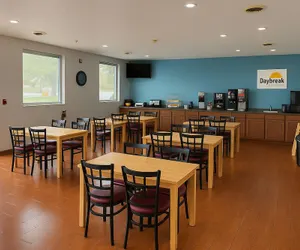 Photo 2 - Days Inn by Wyndham Morton