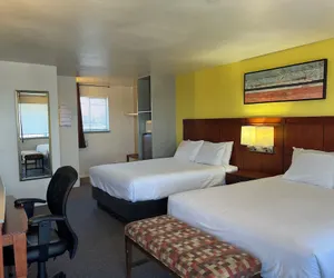 Photo 5 - Lakeshore Inn Water Front